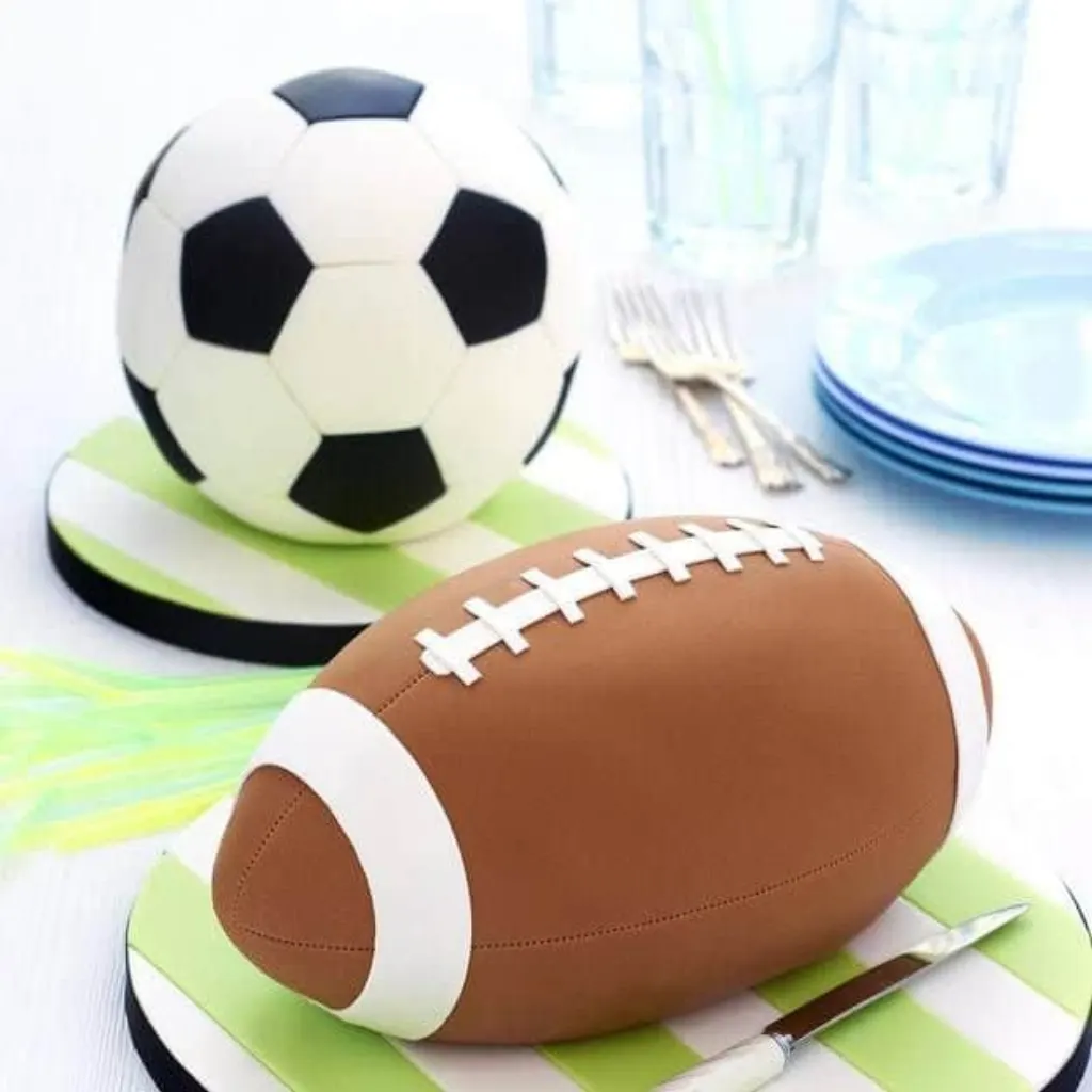 Sur Pinterest Gâteau ballon de foot : comment faire un gâteau en forme de ballon de