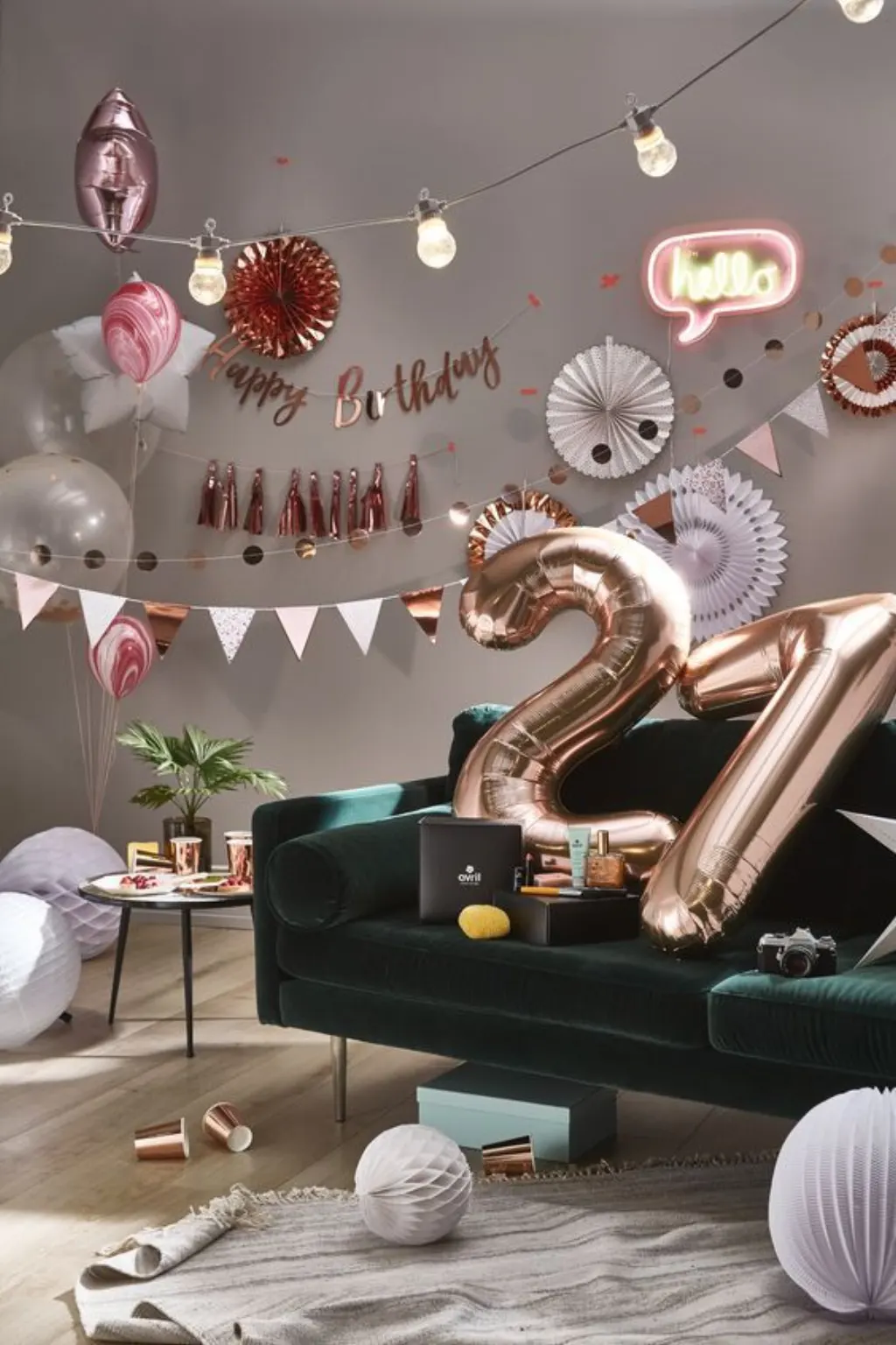 Sur Pinterest Décoration anniversaire or rose : ballon chiffre, ballon confetti,