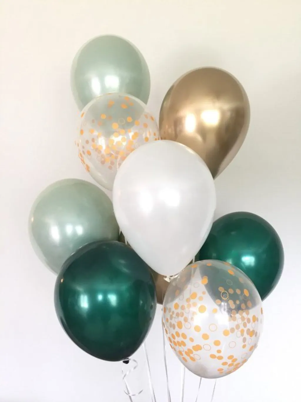 Sur Pinterest Green and White Balloons | Light Green Wedding Decor | Green and Gold