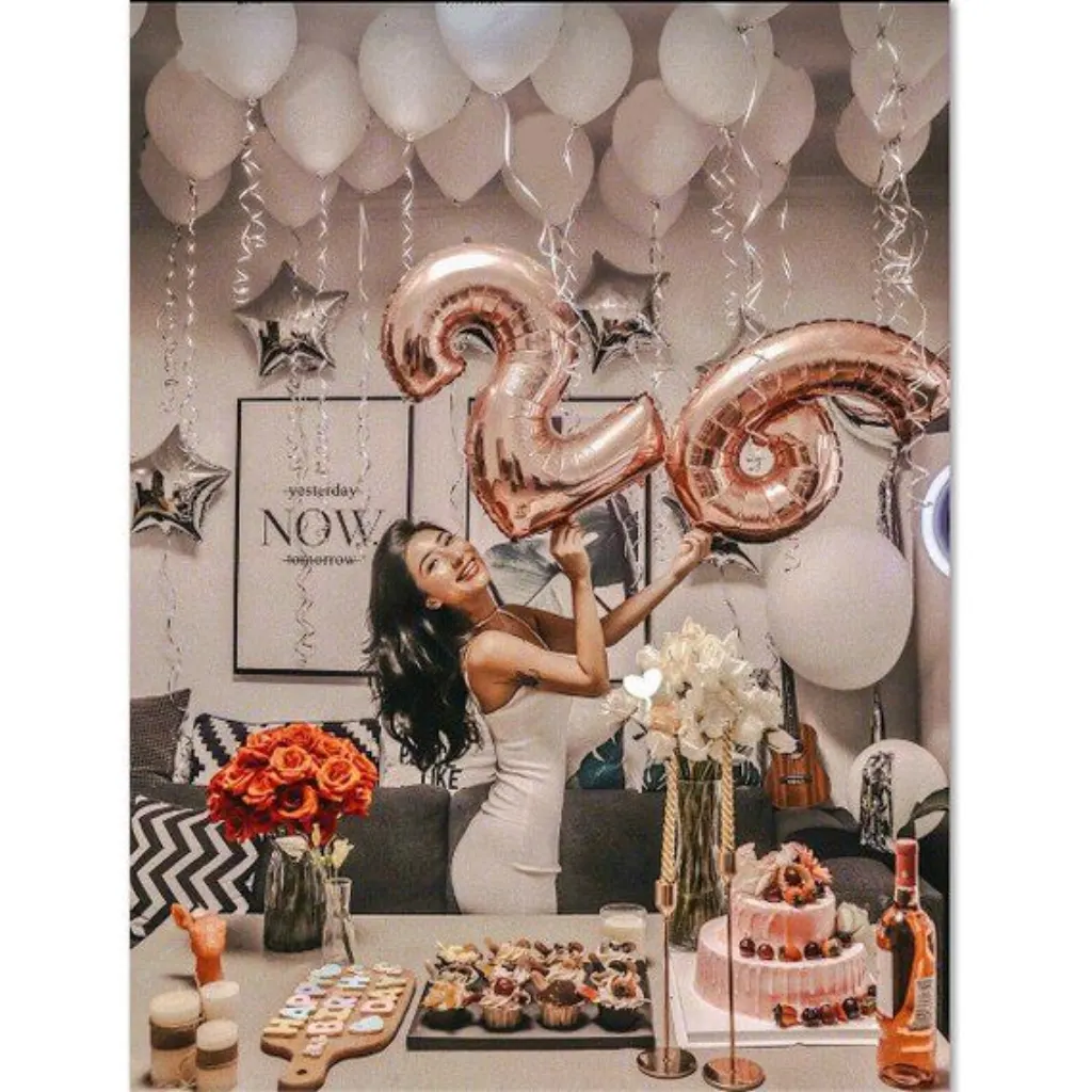 Sur Pinterest Rose Gold Birthday Number balloon with white balloons |Birthday decor