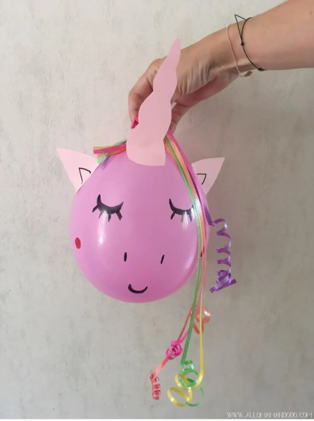 Sur Pinterest DIY déco anniversaire licorne: Les ballons licornes