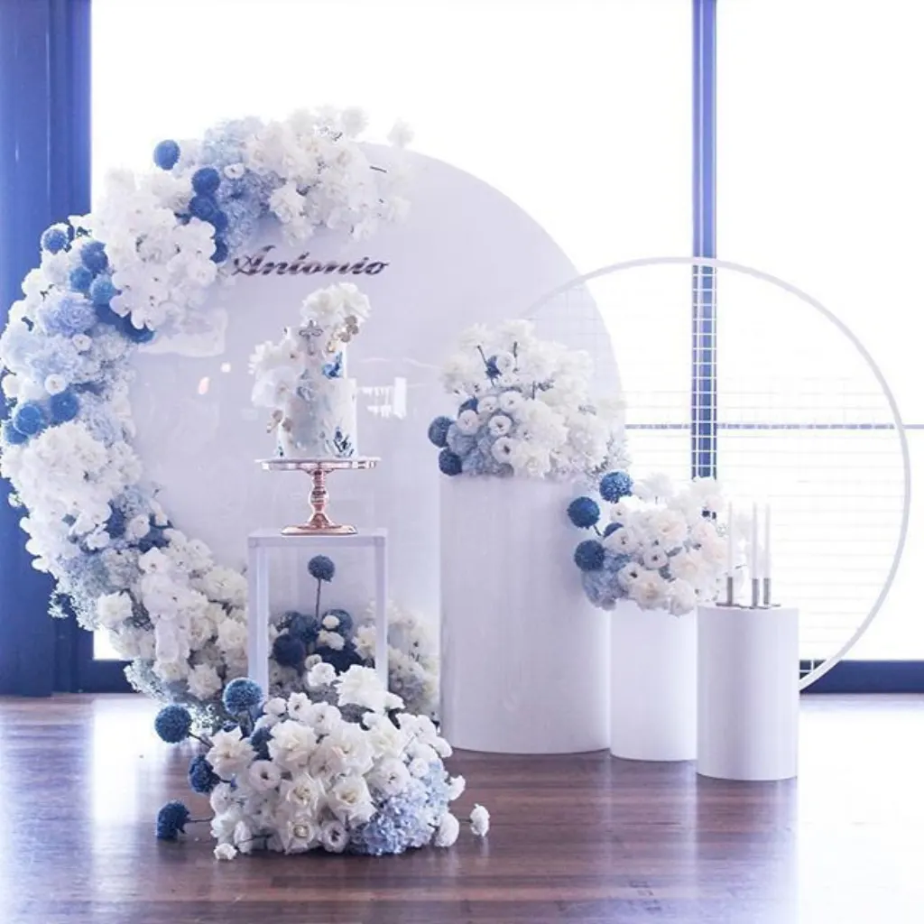 Sur Pinterest Antonio’s Christening. Styling | planning | Setup | fresh florals |