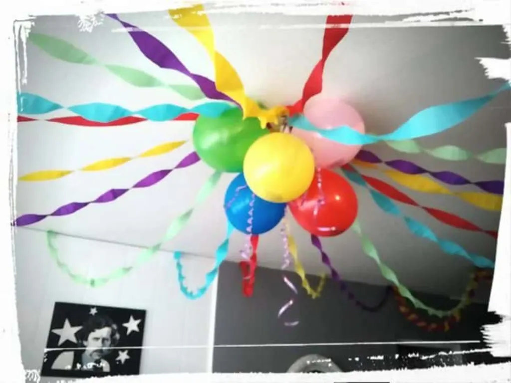Sur Pinterest Décoration anniversaire papier crépon, ballon, arc en ciel