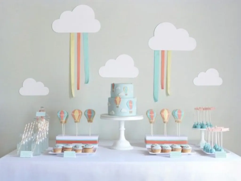 Sur Pinterest Thème de fête, party theme : voyage en ballon, clouds, nuages, hot air