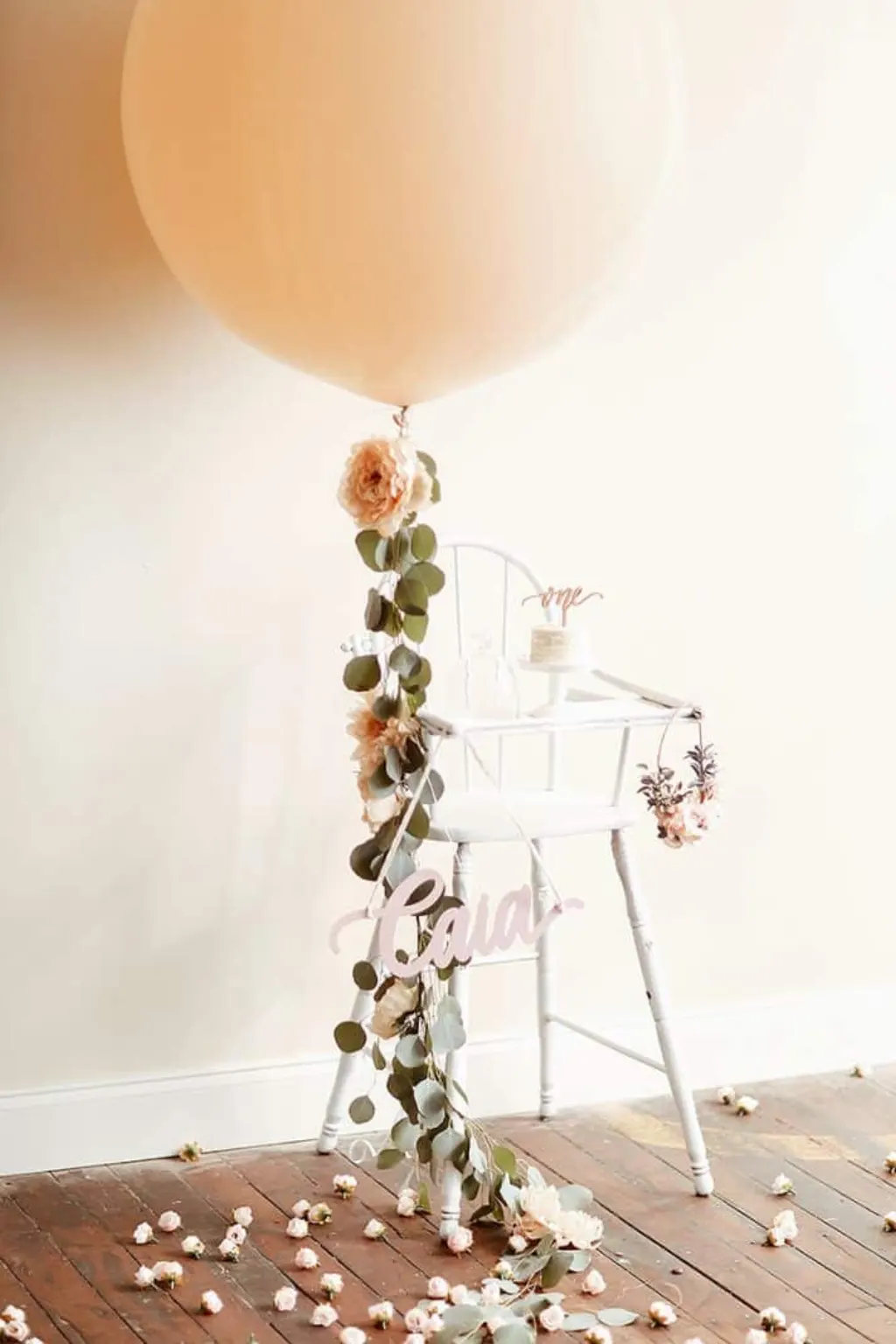 Sur Pinterest Baby Girl's First Birthday Party modern feminine cute girly floral