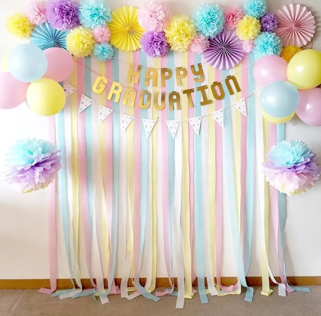 Sur Pinterest To create a cute photo booth ♪ Have a nice photo on your birthday or a