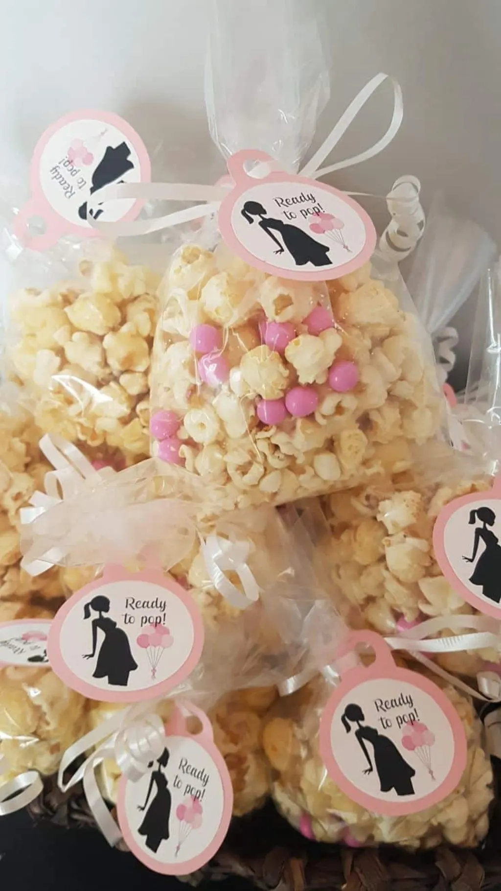 Sur Pinterest Baby it's Cold Outside Baby Shower Ready to Pop party favours