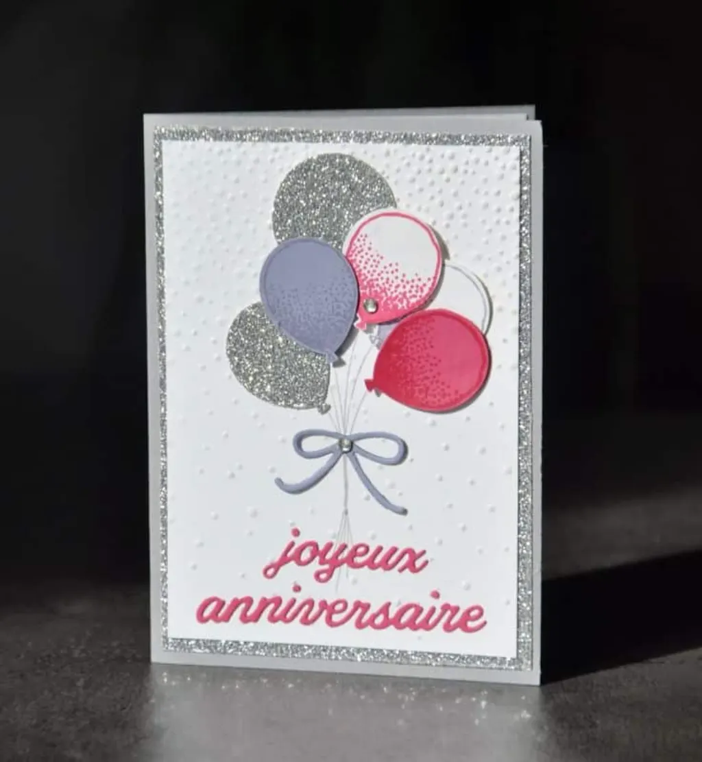 Sur Pinterest Carte d’invitation anniversaire bouquet de ballons et Thinlits boîte à