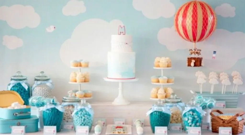 Sur Pinterest Thème de fête, party theme : voyage en ballon, clouds, nuages, hot air