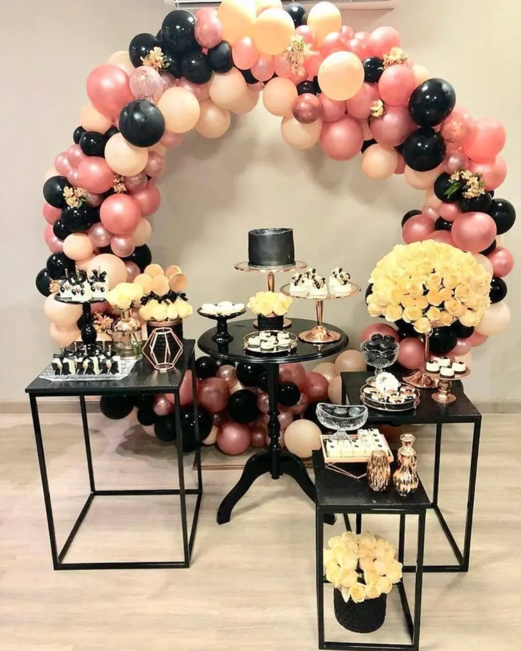 Sur Pinterest Mini Decor | Festa Afetiva on Instagram: “Lindo arco de balões em