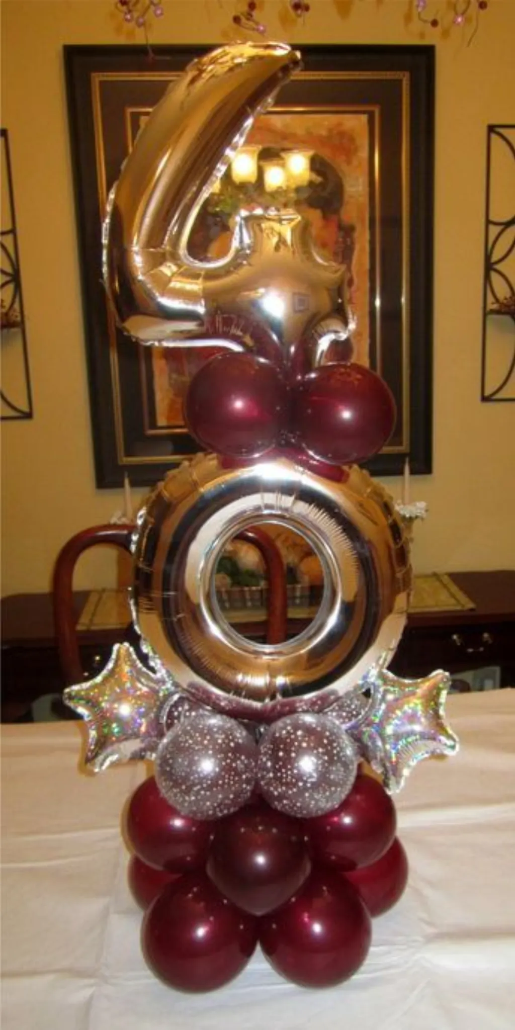 Sur Pinterest Elegant balloon centerpiece in gold, burgundy and silver. Great