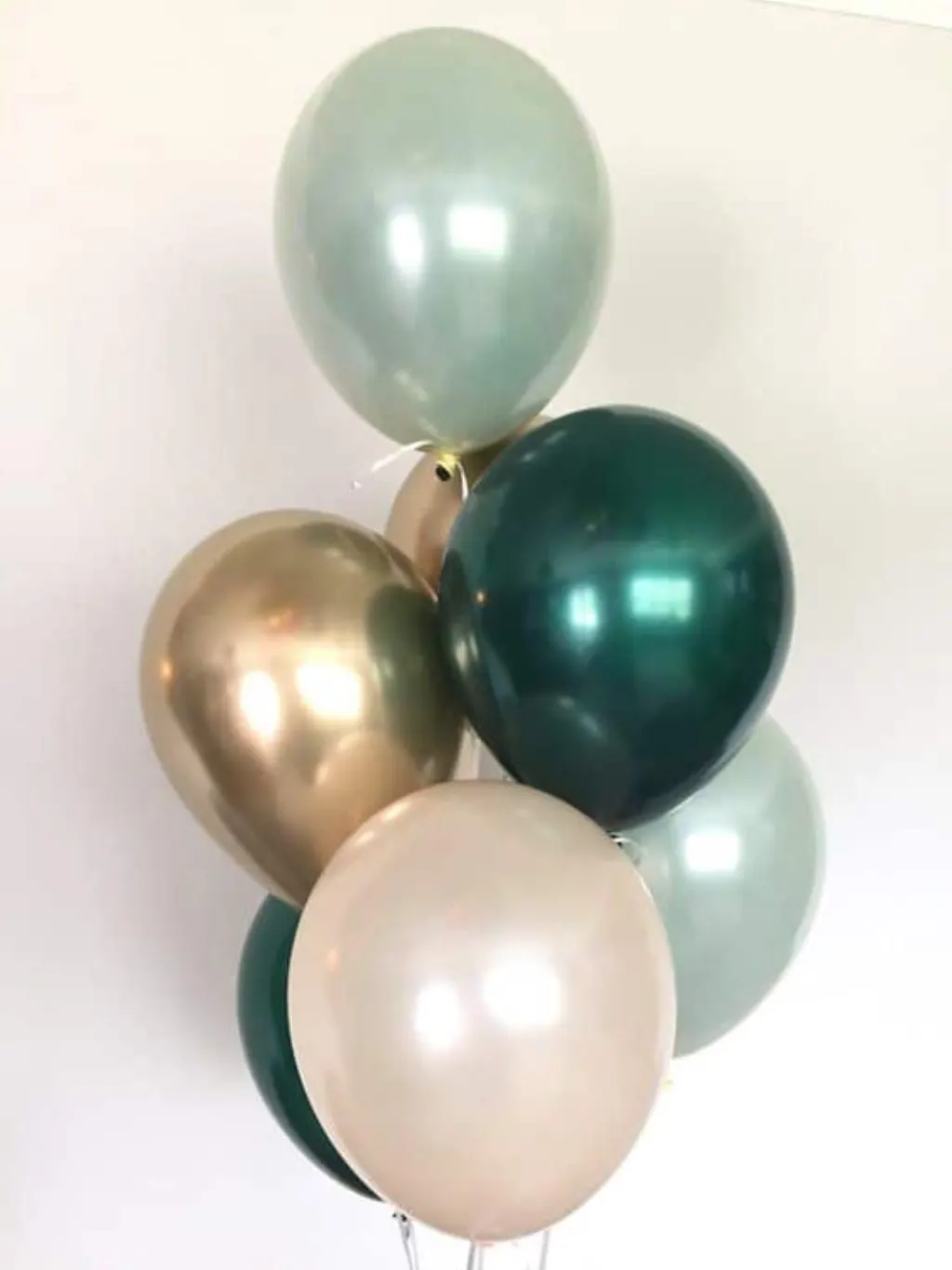 Sur Pinterest Light Green Balloons | Sage Green Wedding Decor | Green and Gold
