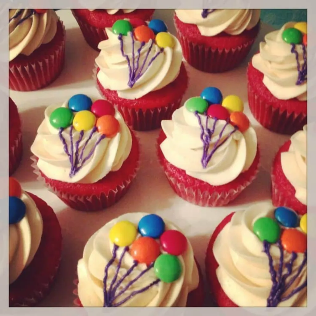Sur Pinterest Birthday #Balloon #Cupcakes