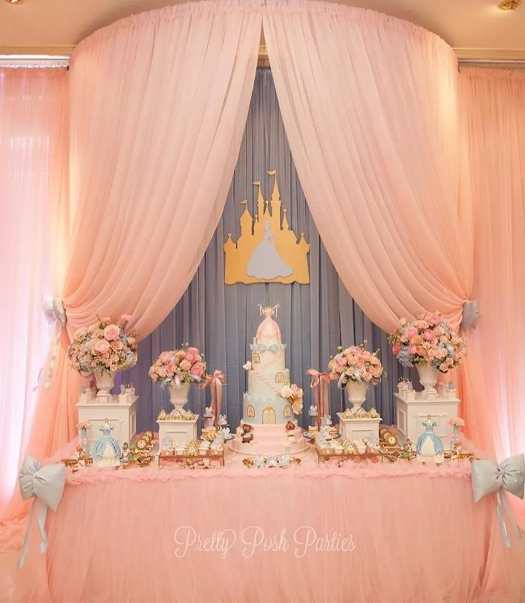 Sur Pinterest “Dreamy Cinderella party beautifully executed by @prettyposhparties