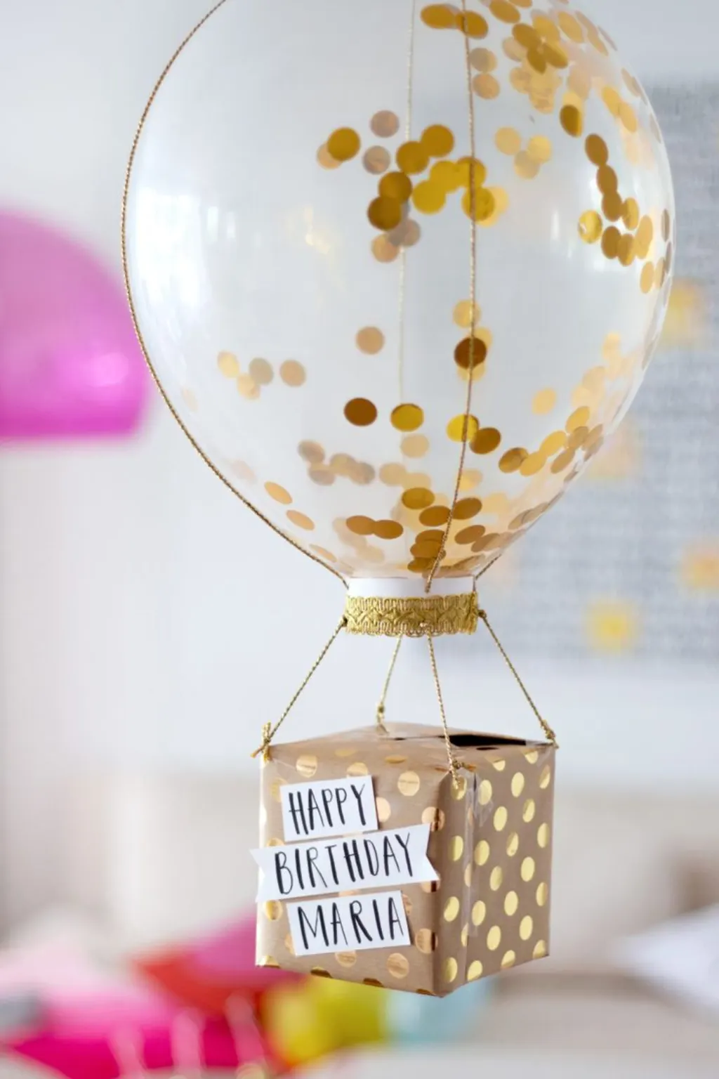 Sur Pinterest Geschenkverpackung basteln: Glitzerballon mit Geschenk