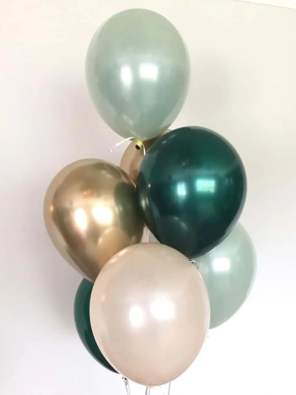 Sur Pinterest Light Green Balloons | Sage Green Wedding Decor | Green and Gold