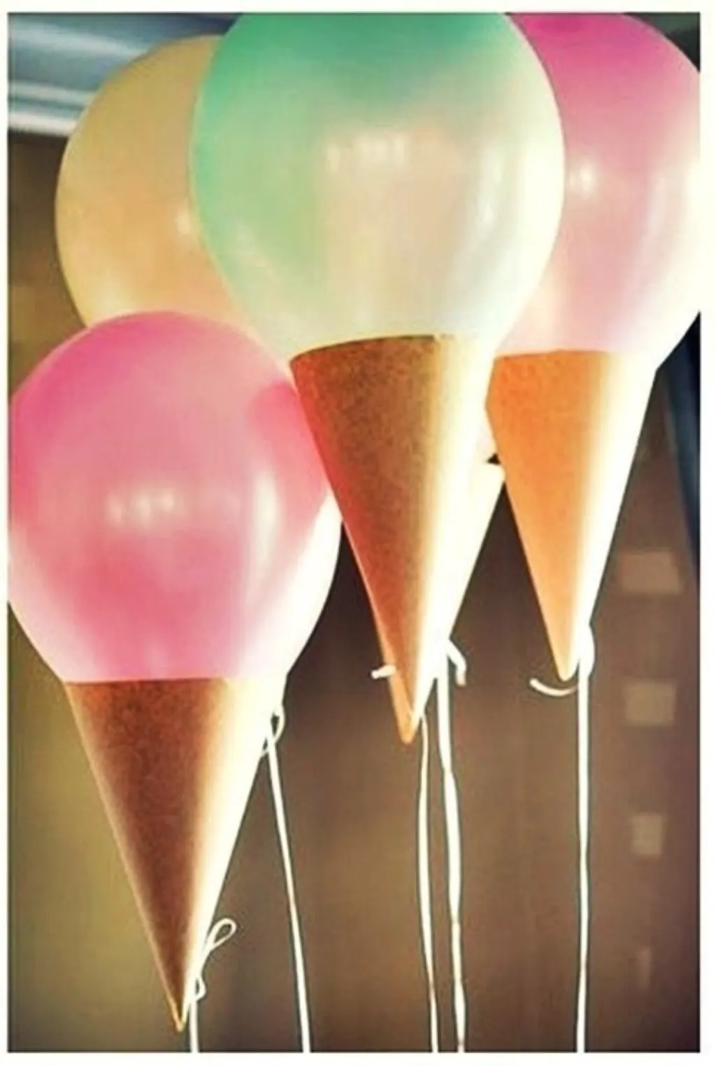 Sur Pinterest Turn balloons into ice cream cones with this fun kids birthday party