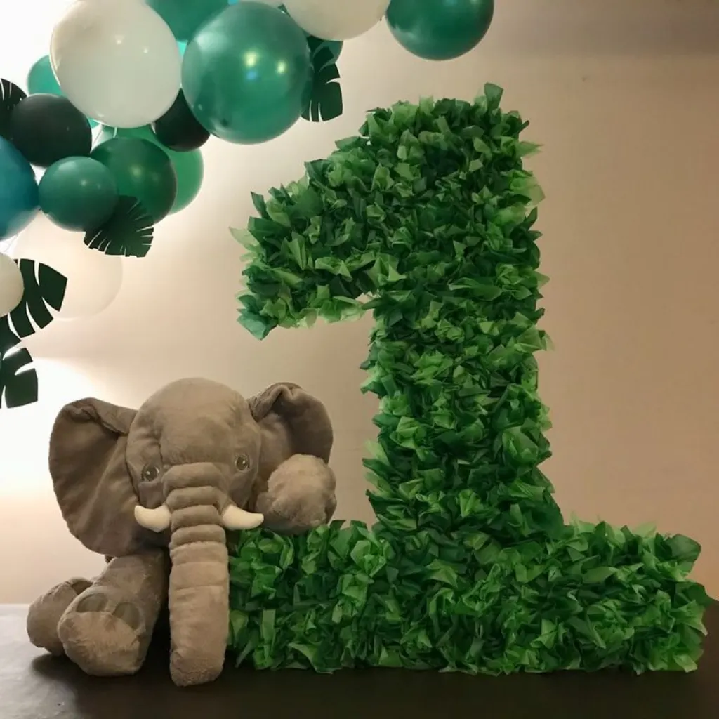 Sur Pinterest Aiden’s first birthday! #jungle #birthday #party #balloons #babyshower