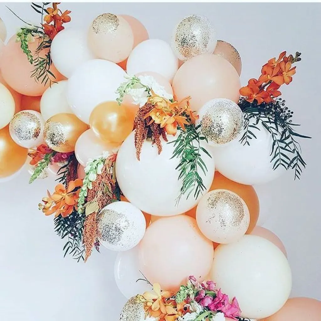 Sur Pinterest #happyhumpday a beautiful decoration of balloons by Moonshot Balloons