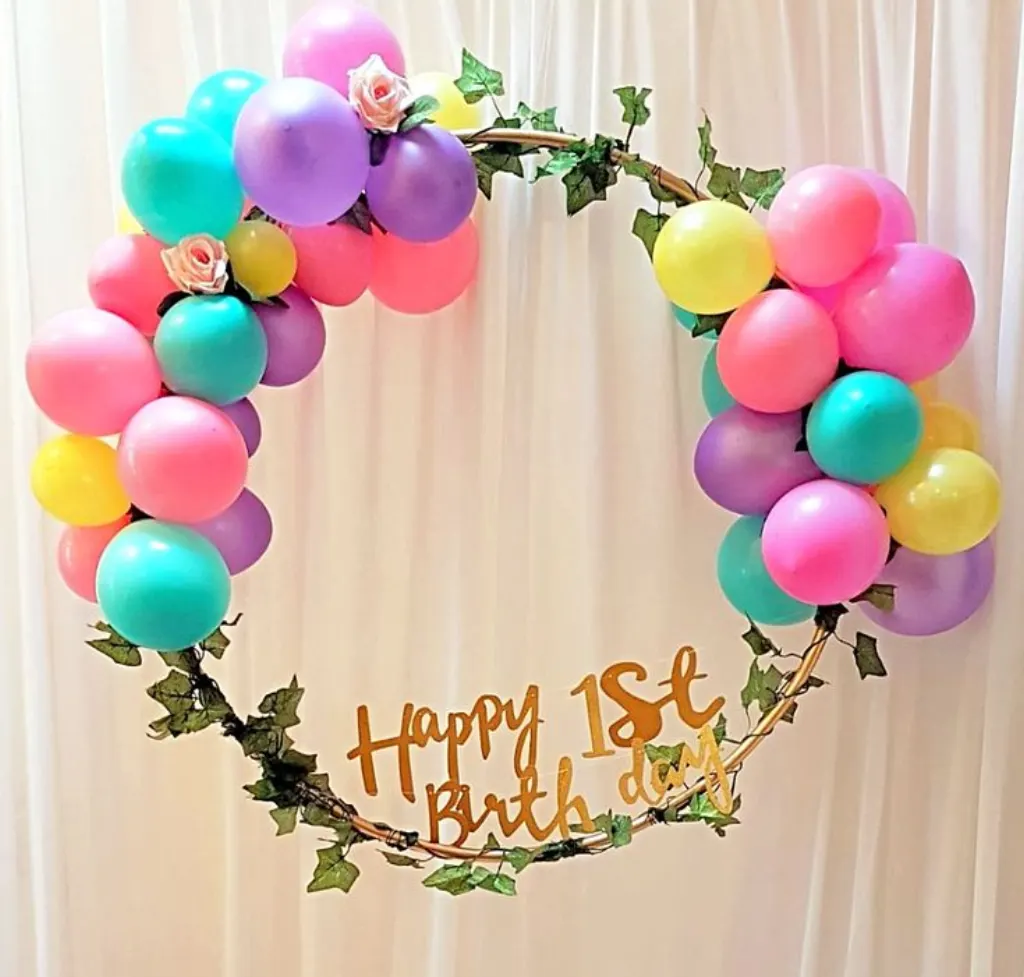 Sur Pinterest ballon cerceau deco 1 an anniversaire