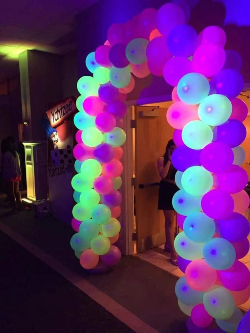 Sur Pinterest Image result for glow party balloon decor #Balloon #Decor #decoration
