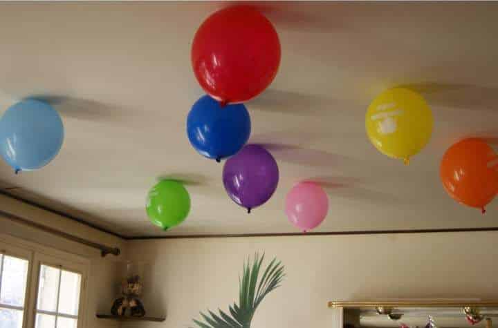 Sur Pinterest TRICK: How to attach balloons to the ceiling without glue or tape! - | Accro-Jeux